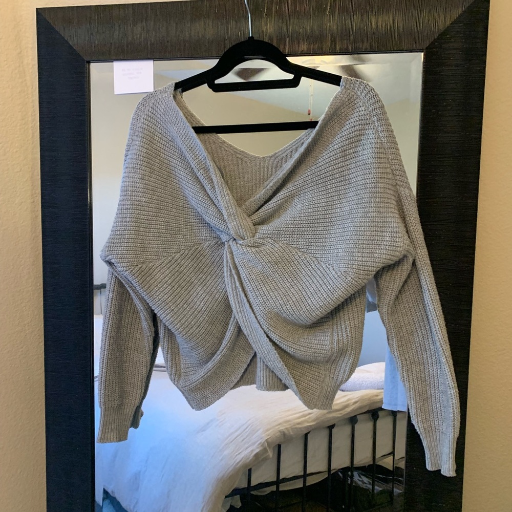 Cross knot sweater